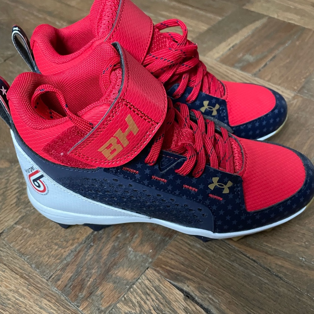 ❤️🤍💙Under Armour Harper 6 Mid RM "White/Midnight Navy" Boys Baseball Cleat NEW